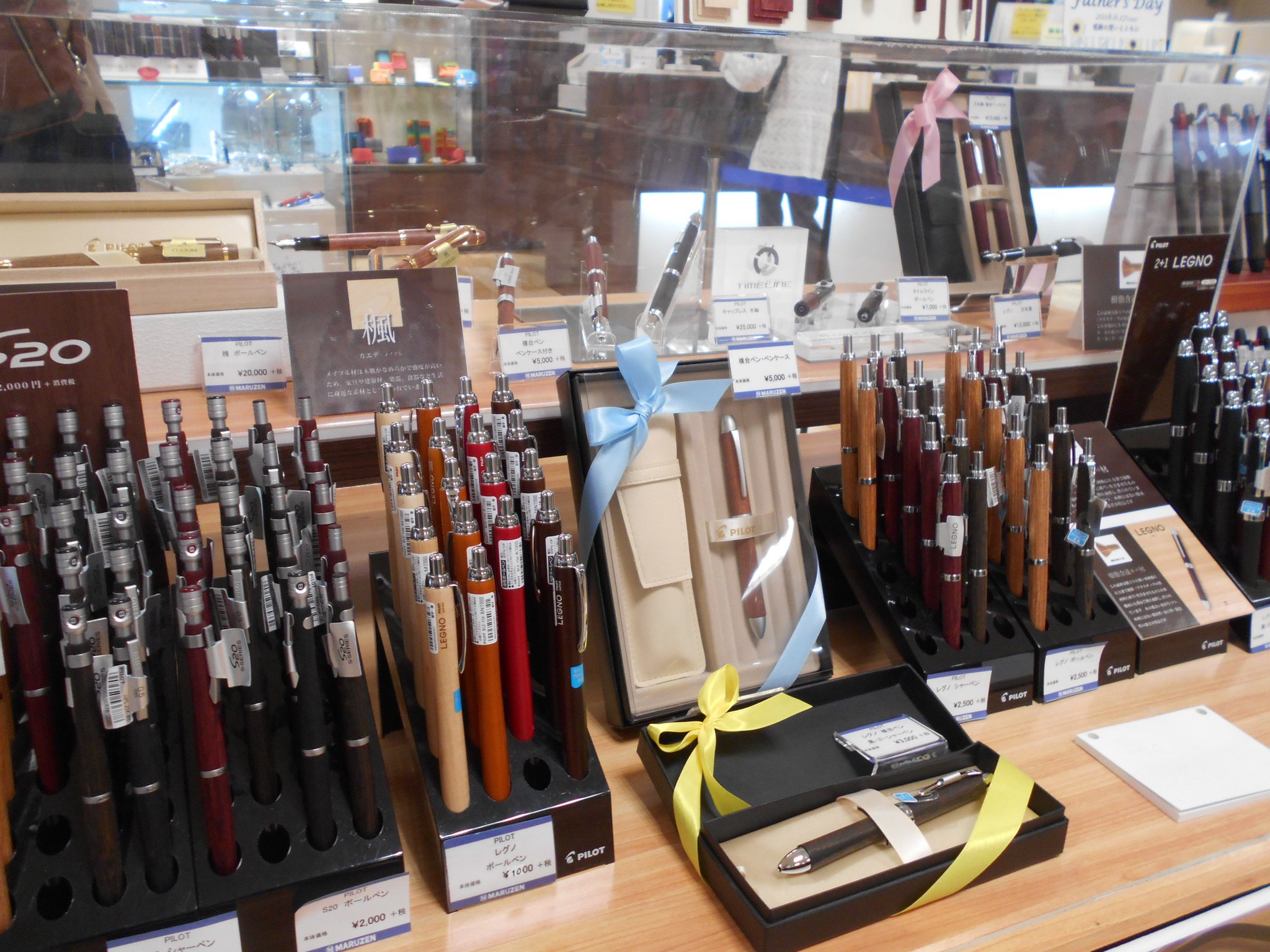 ジュンク堂書店近鉄あべのハルカス店 丸善 文具 Pilotの ウッドフェア 6月から新商品を加え 木製のボールペンを取り揃えております 5階丸善売場にて 6月14日まで展開中です フェア期間外も商品はございますので 一度