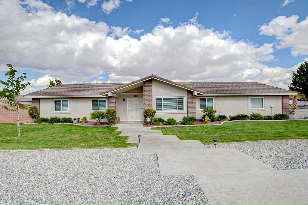 KerrTeri's tweet image. Come on by to our Open House tomorrow 10am-2pm 
12591 Whipering Springs Rd Victorville.