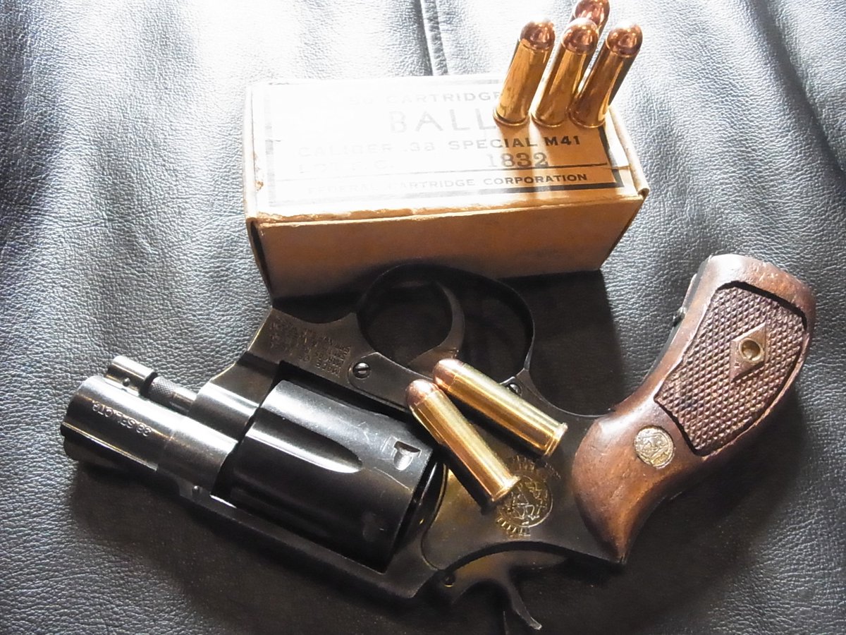 M2 Ball S W M19は 38スペシャル弾と 357マグナム弾が使えるので 正解です
