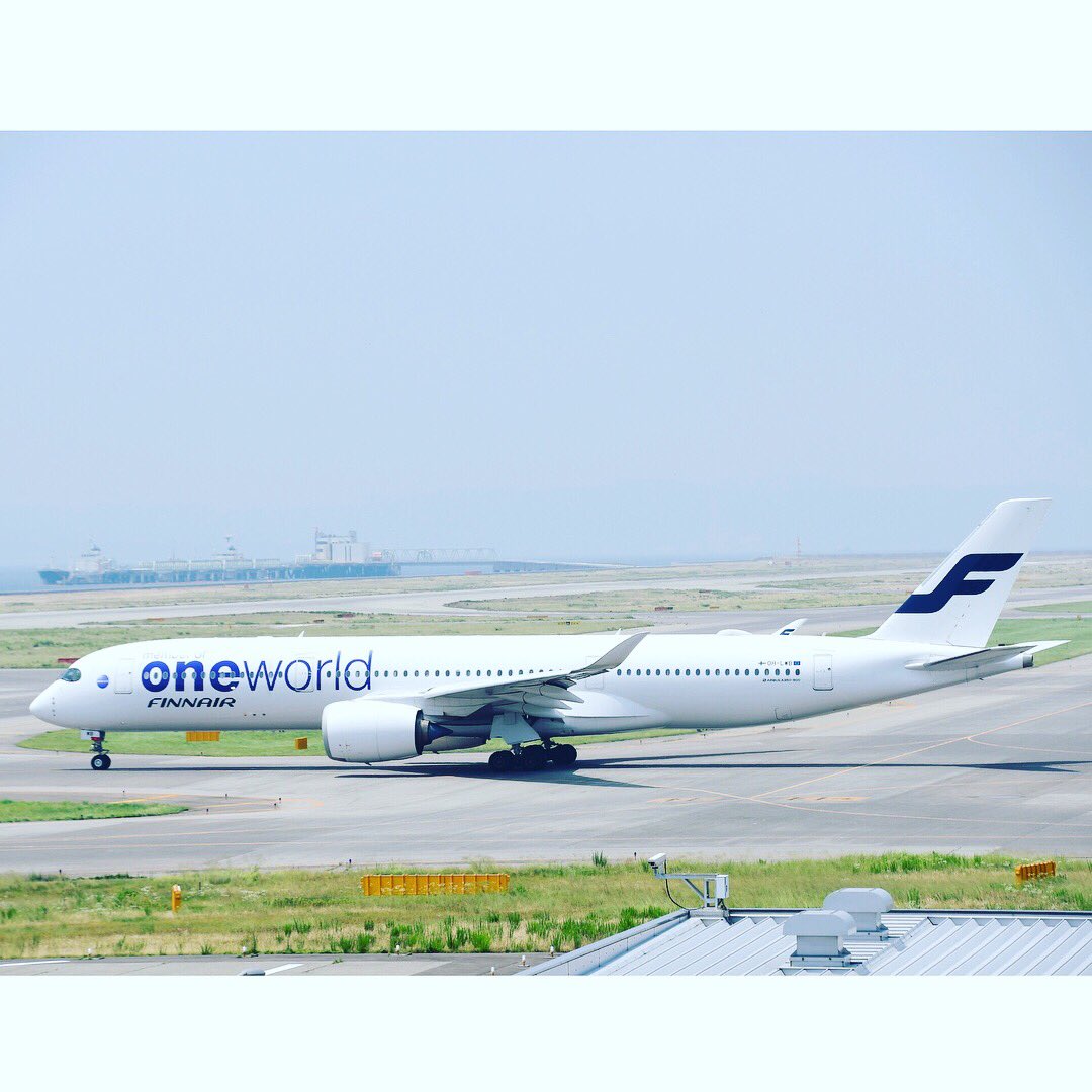 skyview_KIX's tweet photo. ✈︎本日の#関空展望ホール
滑走路に向かう渋滞も、見ているだけでワクワクしますね😊
今朝到着した#ルフトハンザ航空 の#新塗装機 や、#フィンエアー の#ワンワールド塗装機 の出発もたくさんのお客様と一緒に見送りました📸
#lufthansa
#dabvm
#finnair
#silkway https://t.co/QpEWdGY15t