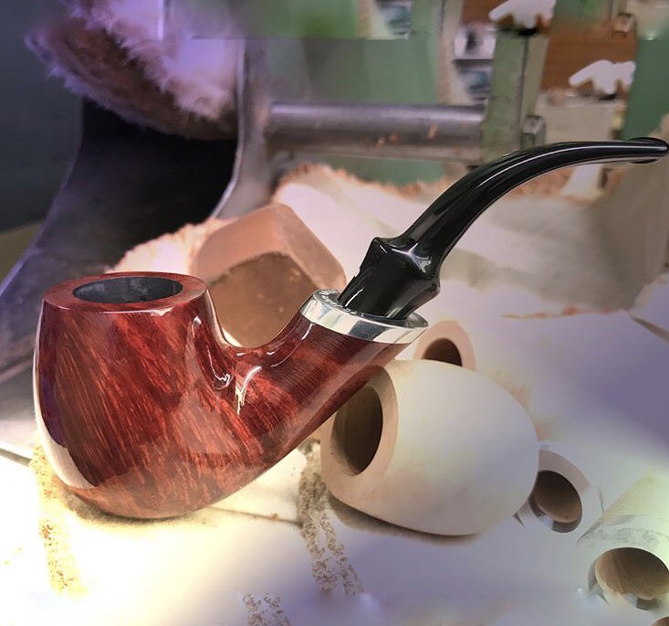 GerdKebschull's tweet photo. *170 Years - VAUEN Pipe
https://t.co/JQ72o8lJtM
#vauen #vauenPipe #timeforavauen @Vauen_Pfeifen @TABAK_KONTOR_de @alles_andre @PortmannTabak @TobaccoPipes @AboutTobacco @pipeprofessor @danishpipeshop https://t.co/segidERNas