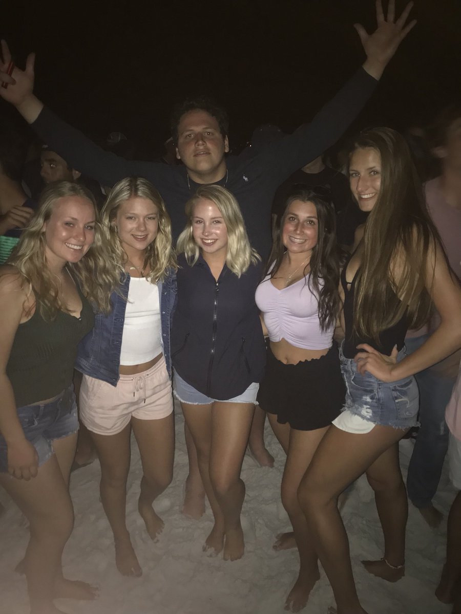caileyoconnell's tweet photo. happy late birthday Kelsey💗💗I miss siesta girly, thx for making amazing mems with me @kmsully3 https://t.co/jU794iOGvP