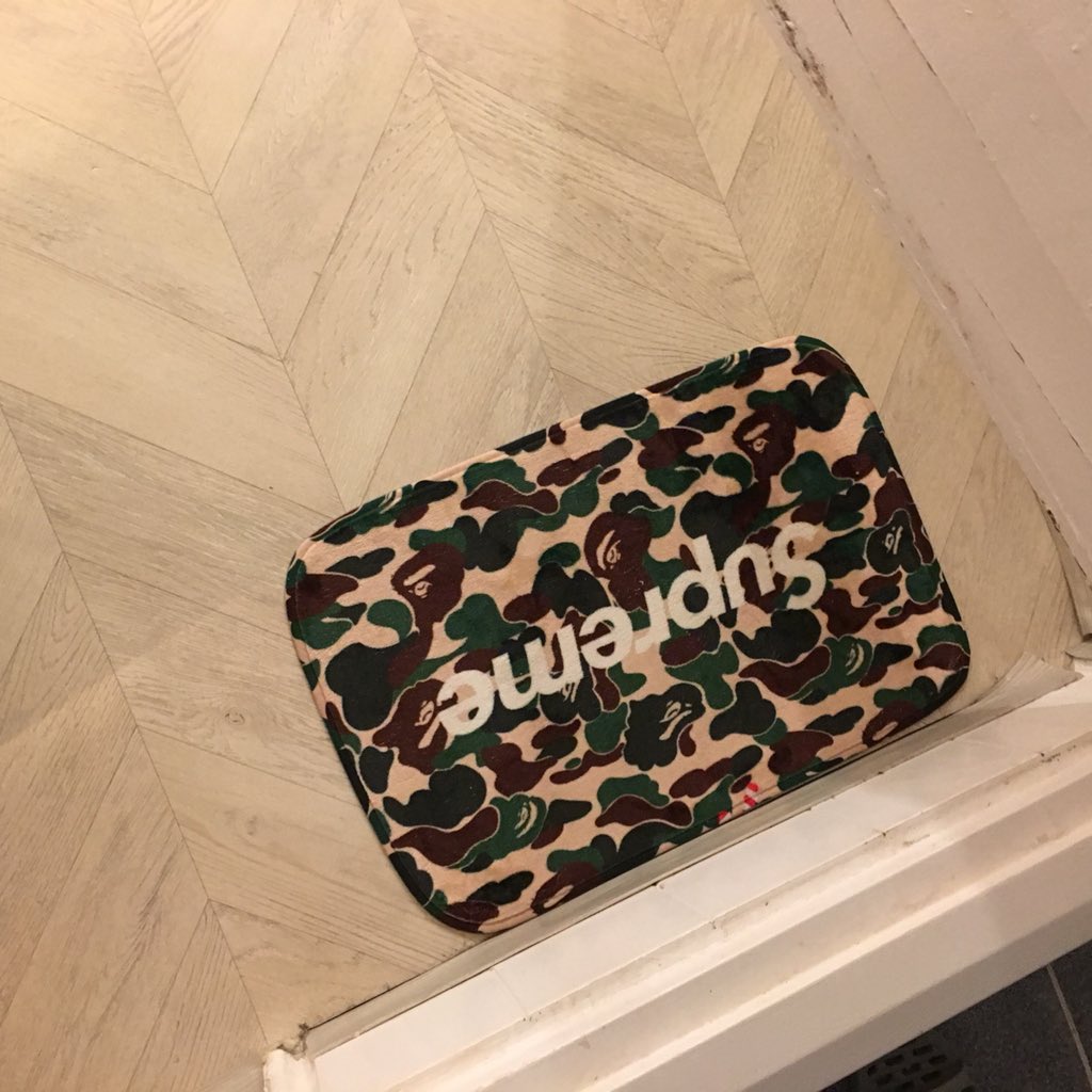fufysenie's tweet photo. รีวิวที่พัก airbnb เกาหลี จุดนี้ต้องยอมแค่อยู่ในห้องก็คุ้มแล้ว สองห้องนอน ทุกอย่างเล่นได้จริง ยอมตั้งแต่มี Mac ให้เล่น ตู้เกมอีก ผ้าเช็ดเท้ายังเป็น supreme ต้องยอมจริงๆ แถวยอนนัม hongik exit 3 #รีวิวเกาหลี  #รีวิวที่พักเกาหลี https://t.co/q1LOUf1sqN