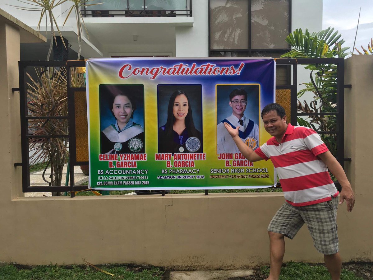 gabebalita's tweet photo. didn't graduate with honors pero seeing my parents this happy with all of us graduating is my 2018 mood 😭 https://t.co/42V1lQwAJ0