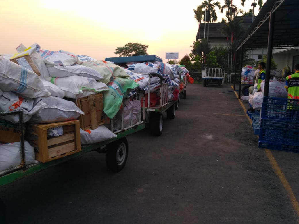 BPPMHKPJambi's tweet photo. #08Juni |Pengawasan Cargo Sriwijaya SJ 062 Jakarta di Bandara Sultan Thaha Jambi
@HumasBKIPM
@desam1987 https://t.co/TdItJzNoAu