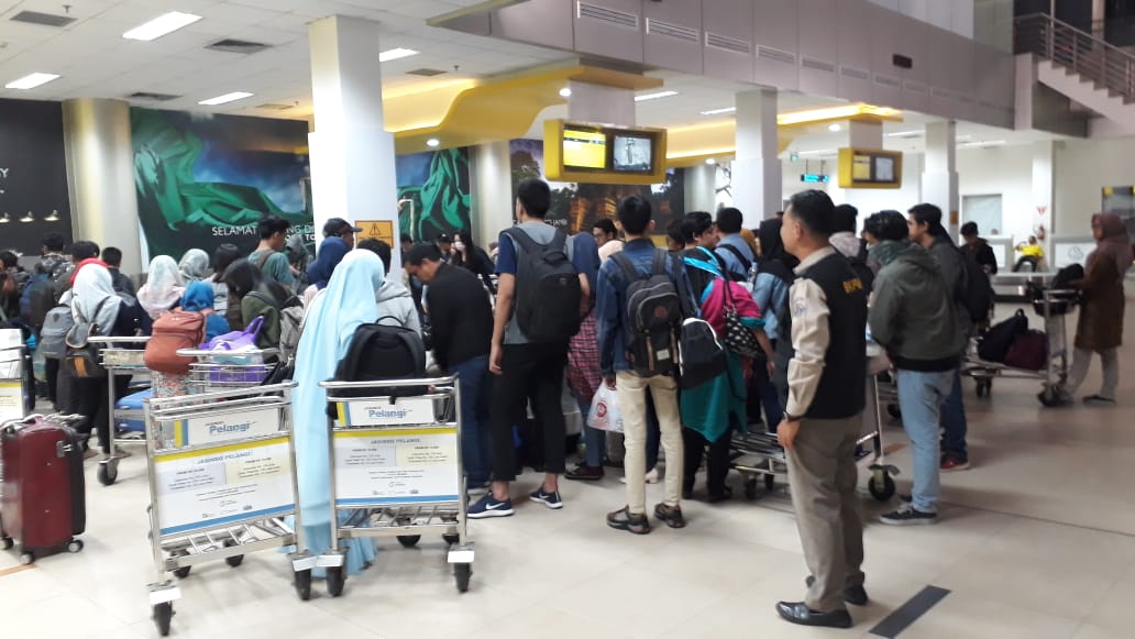 BPPMHKPJambi's tweet photo. #08Juni |Pengawasan d terminal kedatangan garuda GA 128
@HumasBKIPM
@desam1987
@IndonesiaGaruda https://t.co/oyTNdS2GP9