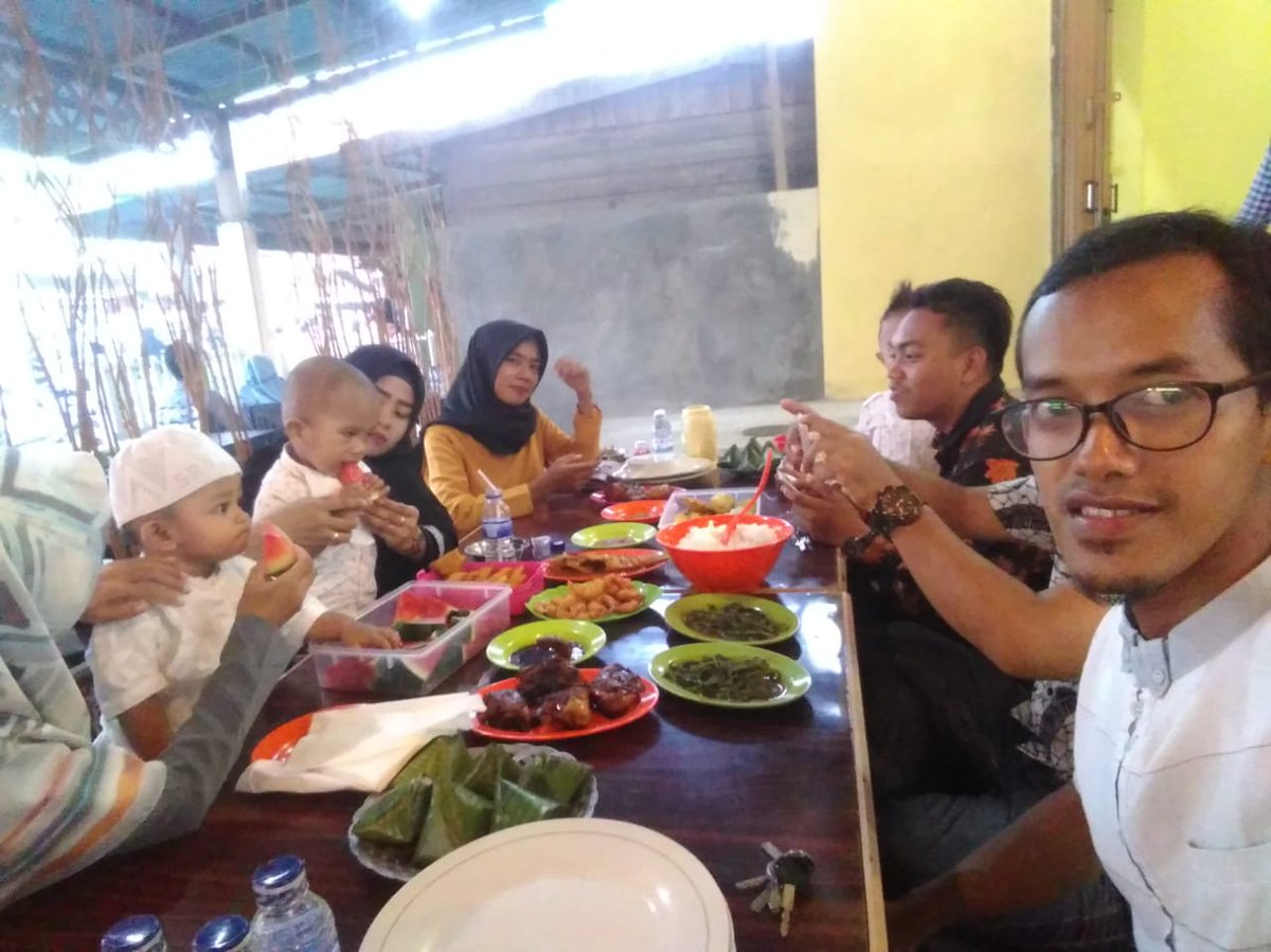 BPPMHKPJambi's tweet photo. #08Juni | Kegiatan Buka Puasa Bersama dan silaturahmi keluarga petugas di Wilker @BKIPMTungkal
@HumasBKIPM
@desam1987 https://t.co/0KZ8glMdmI