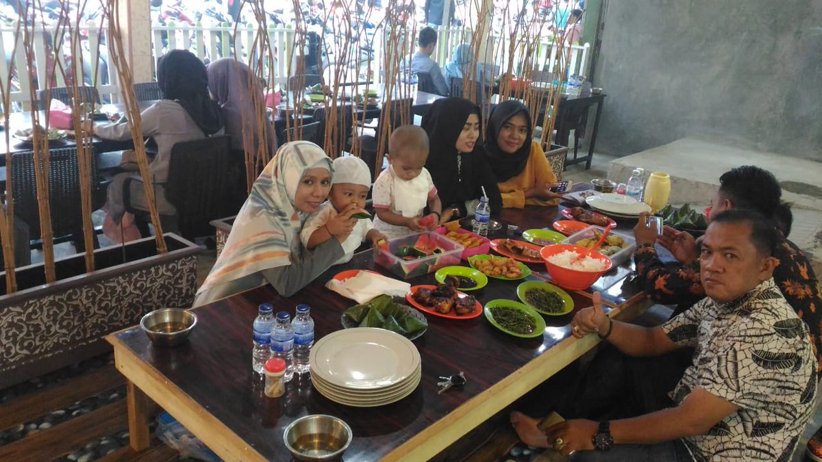 BPPMHKPJambi's tweet photo. #08Juni | Kegiatan Buka Puasa Bersama dan silaturahmi keluarga petugas di Wilker @BKIPMTungkal
@HumasBKIPM
@desam1987 https://t.co/0KZ8glMdmI