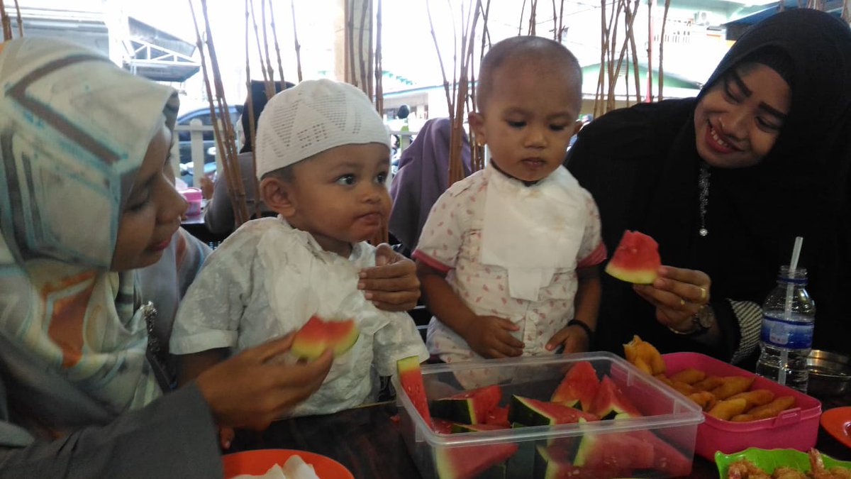 BPPMHKPJambi's tweet photo. #08Juni | Menjalin kebersamaan dan kekompakan anggota keluarga petugas di Wilker @BKIPMTungkal saat acara buka puasa bersama
@HumasBKIPM
@deenamora https://t.co/mRBvexcSie