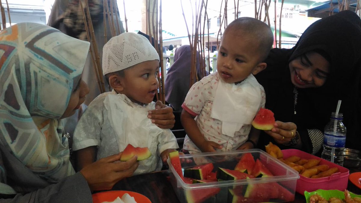 BPPMHKPJambi's tweet photo. #08Juni | Menjalin kebersamaan dan kekompakan anggota keluarga petugas di Wilker @BKIPMTungkal saat acara buka puasa bersama
@HumasBKIPM
@deenamora https://t.co/mRBvexcSie
