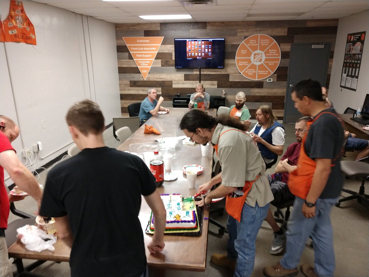 RobinHarbin5's tweet photo. Celebrating our June birthdays on our Freight Team, as a Team!! Happy Birthday to Mike T. and Shawn B. and Josephine M. and thanks to the whole Team for all you  do!!! https://t.co/UUly8PtUSg