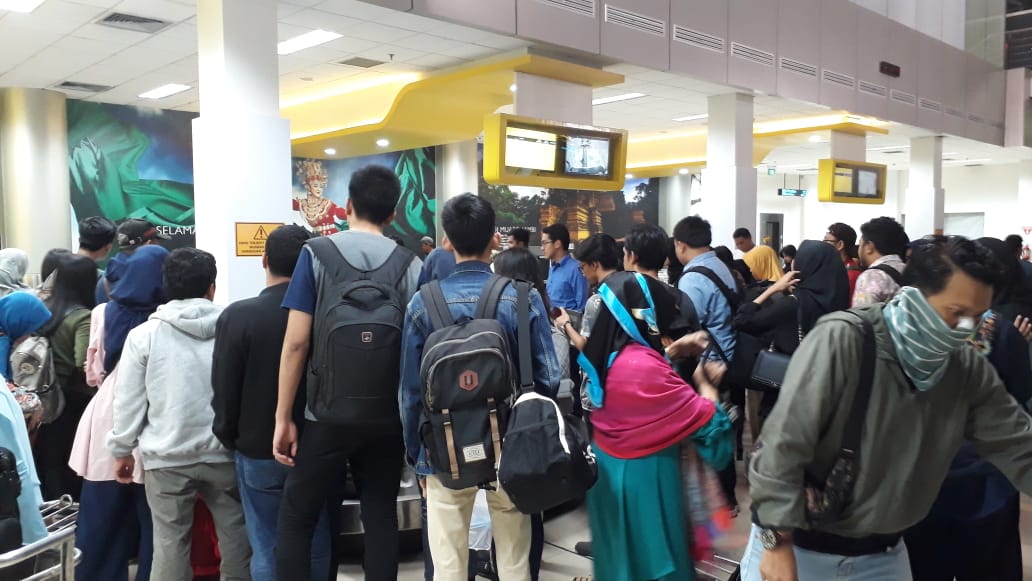 BPPMHKPJambi's tweet photo. #08Juni |Pengawasan di terminal kedatangan bandara Sultan Thaha Jambi pesawat Garuda GA 128
@HumasBKIPM
@desam1987
@IndonesiaGaruda https://t.co/w6cCqIIsdw