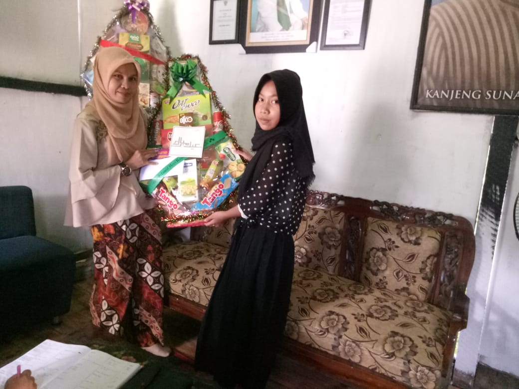 BPPMHKPJambi's tweet photo. #08Juni |Menyalurkan bingkisan dan voucher paket lebaran dari @MandiriSyariah Jambi ke Panti Asuhan Almahri Bina Insan Jambi oleh @BKIPMJambi
@HumasBKIPM
@desam1987 https://t.co/IQ7gZk7krc