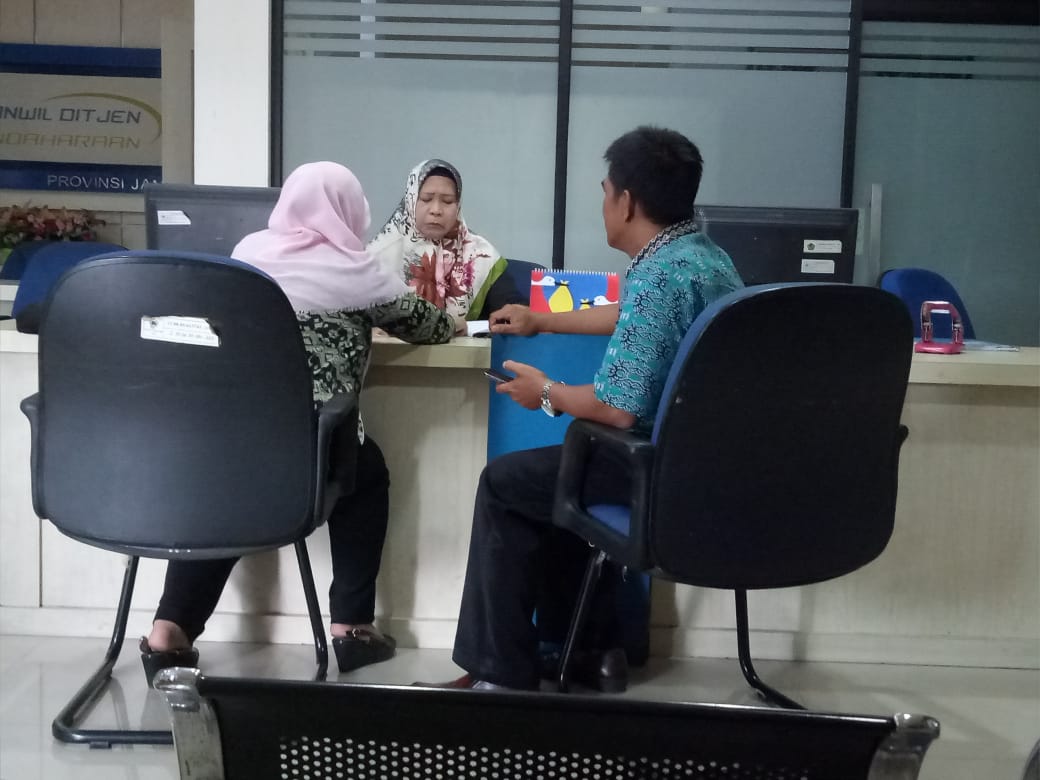 BPPMHKPJambi's tweet photo. #08Juni |Konsultasi ke KPKNL untuk perubahan akun belanja modal (533111) oleh petugas administrasi
@HumasBKIPM
@desam1987 https://t.co/vrJbR3Ix3M