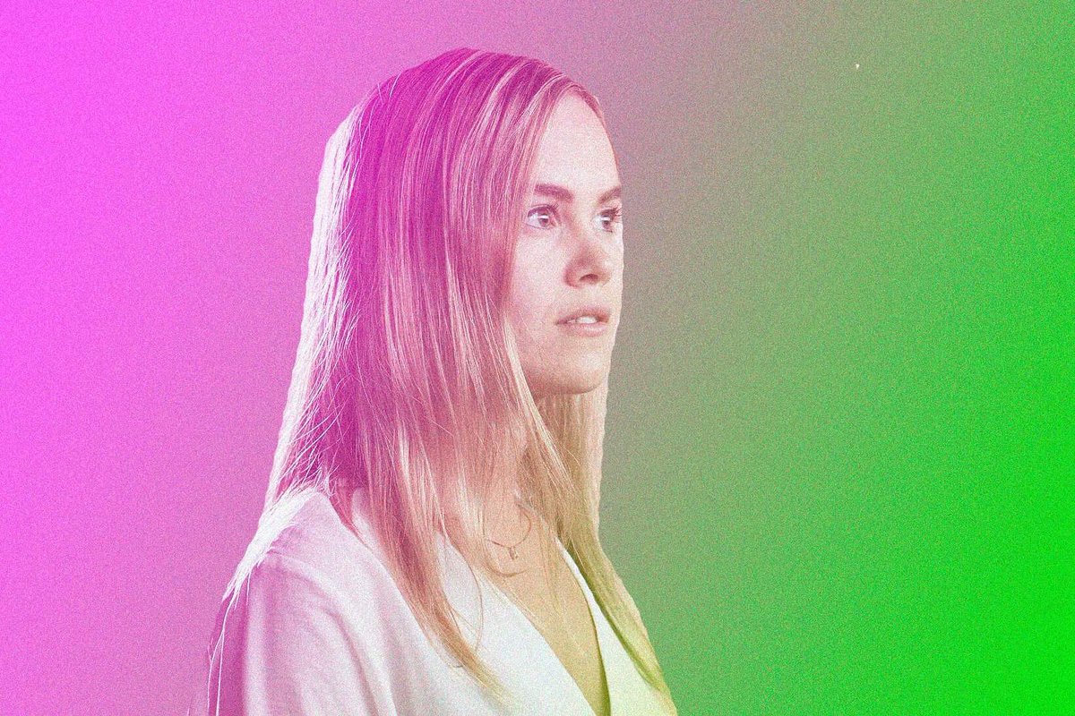 SaskiMusic's tweet photo. Playing with lights.. something's coming your way sooooon. https://t.co/1XhmOG0sG9