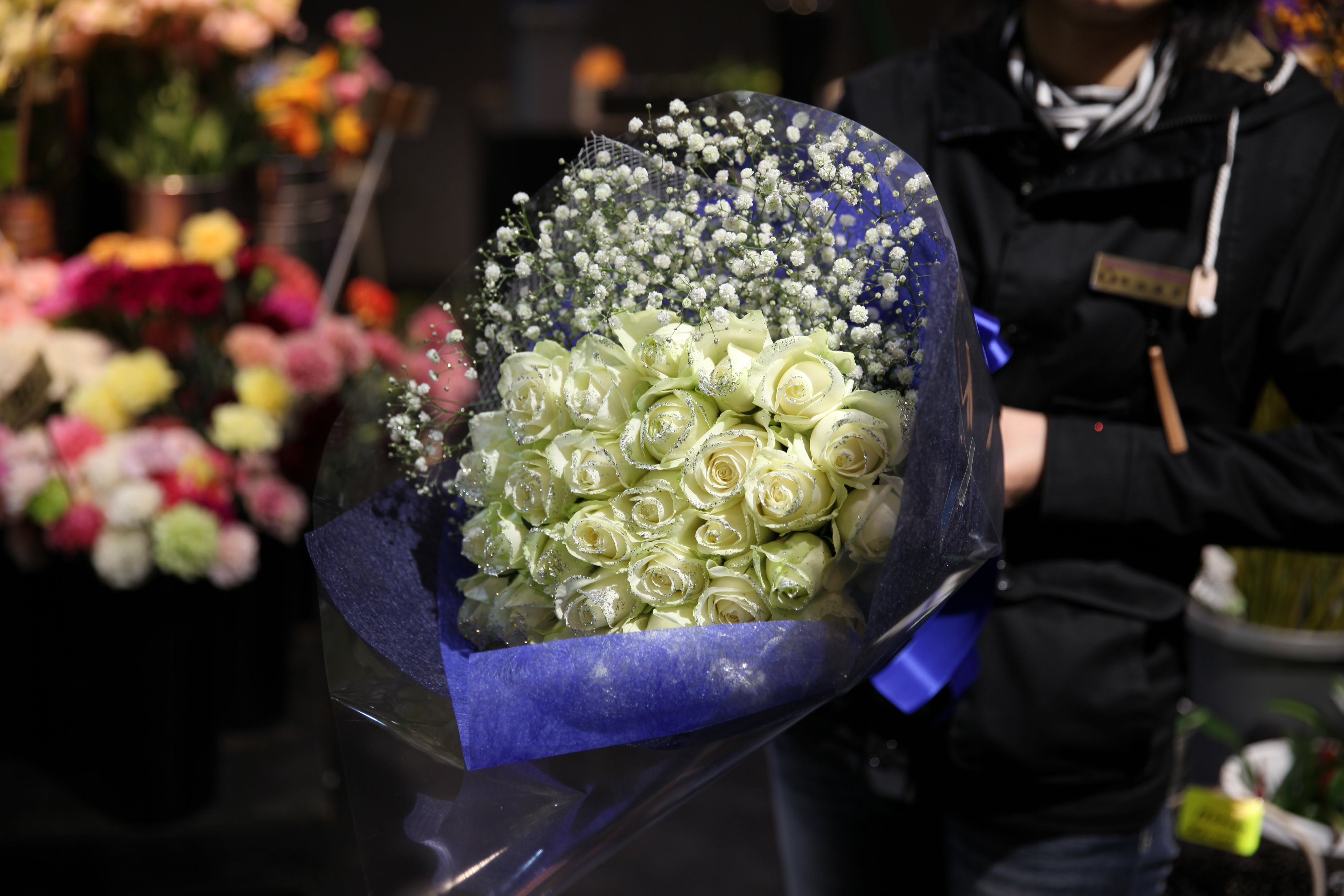 ローズショップ 白いバラにプラチナキラキラ メーキャップ花束 全国に即日配送 0266 28 11 白バラ 白バラ花束 白薔薇ギフト 白バラ最強 極上白バラ 白薔薇最強 T Co Izcor87zpf Twitter