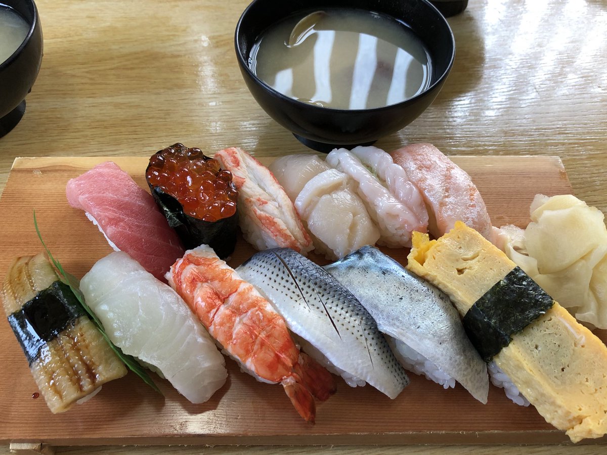 𝕛𝕠𝟚 A Twitter スシ ー混んでたから回らない寿司屋行ったw 何種類かある中からネタが選べるセット頼んで 食べない光り物とイクラは旦那と息子に セレクトがお子ちゃまであるwww
