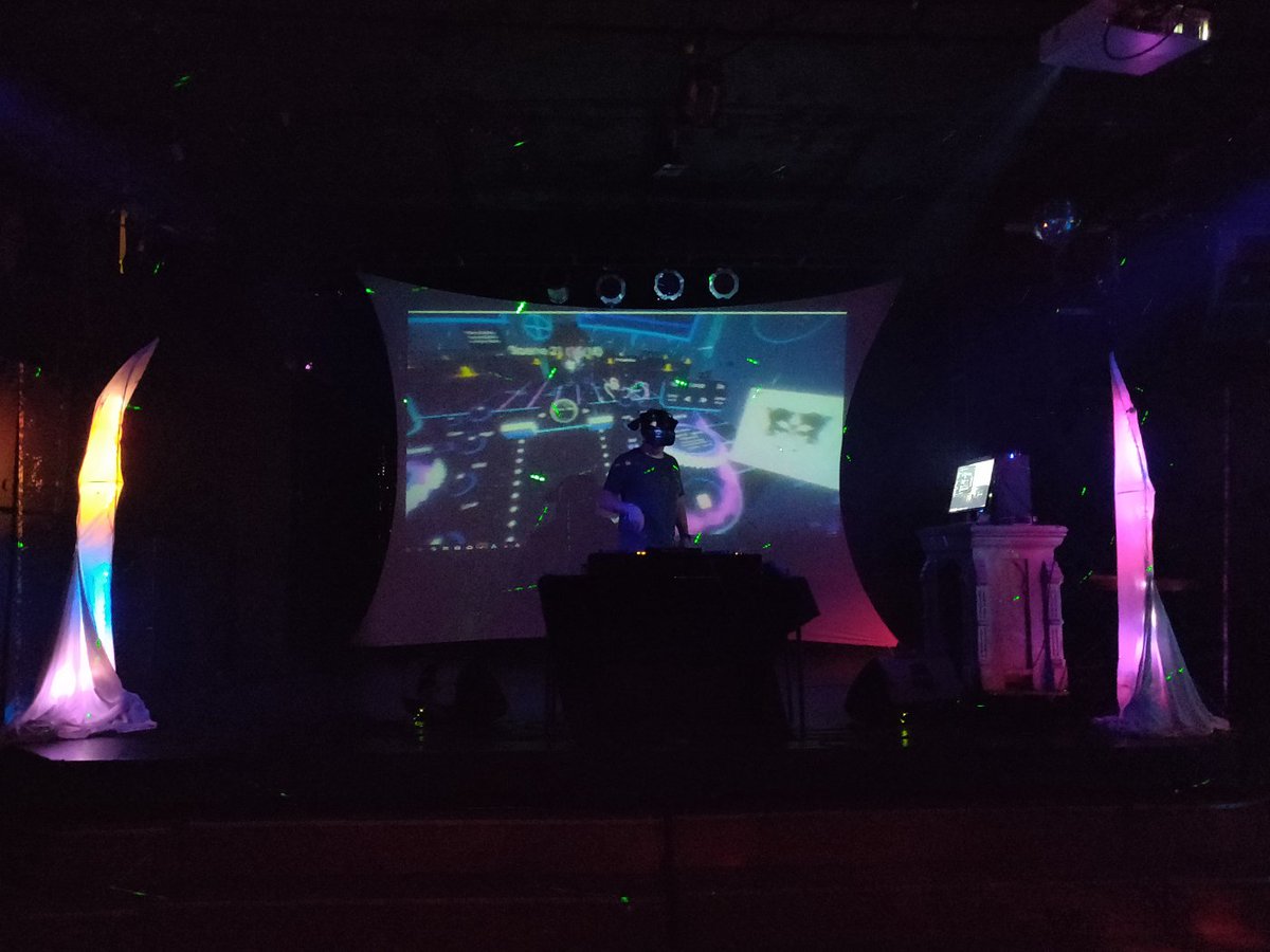 jetleigh's tweet image. IRL DJ being a virtual DJ in #VR #HTCVivePro