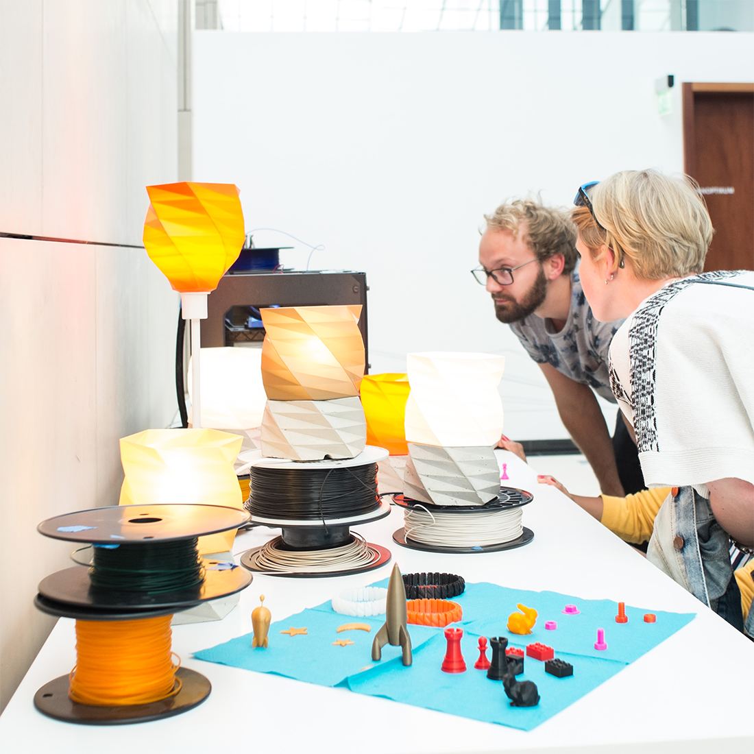 hiig_berlin's tweet photo. Heute ist die lange Nacht der Wissenschaften #LNdW18! Am #HIIG könnt ihr #Arbeit40 basteln, einmal #3Dprinting ausprobieren, euch zur #DSGVO informieren, #OpenAccess per Minigolf verstehen und natürlich euch auf unserer Terrasse erfrischen! #scienceisfun https://t.co/lI2JtAeand