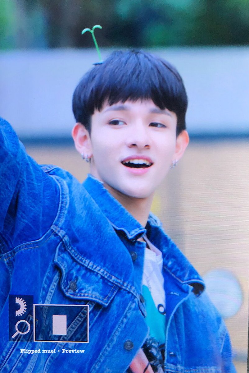 Flippedmuel's tweet photo. 180609 미니팬미팅
수고해용~
#사무엘 #Samuel
#TEENAGER #틴에이저
@bravepunch0117 https://t.co/Zlmc9mGapT