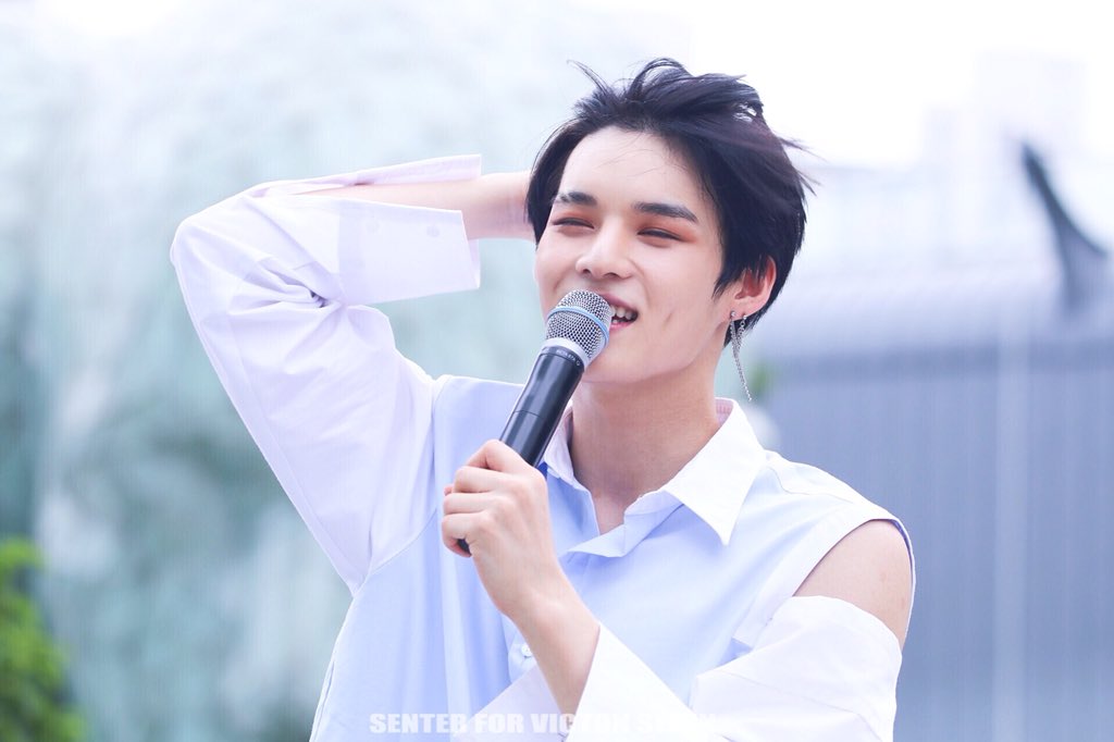 𝙎𝙀𝙉𝙏𝙀𝙍 (@senter960504) on Twitter photo 180609 음중 미니팬미팅
#빅톤 #VICTON #ビクトン
#세준 #임세준 #SEJUN #セジュン
#오월애 #俉月哀
<a href="/VICTON1109/">VICTON(빅톤)</a>
-
아니야! 난 섹시해\\\٩(๑`^´๑)۶//// 180609 음중 미니팬미팅
#빅톤 #VICTON #ビクトン
#세준 #임세준 #SEJUN #セジュン
#오월애 #俉月哀
<a href="/VICTON1109/">VICTON(빅톤)</a>
-
아니야! 난 섹시해\\\٩(๑`^´๑)۶////