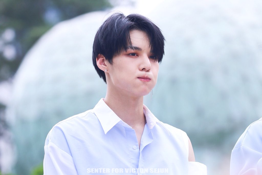 𝙎𝙀𝙉𝙏𝙀𝙍 (@senter960504) on Twitter photo 180609 음중 미니팬미팅
#빅톤 #VICTON #ビクトン
#세준 #임세준 #SEJUN #セジュン
#오월애 #俉月哀
<a href="/VICTON1109/">VICTON(빅톤)</a>
-
이렇게 귀여워도 되니(๑>◡<๑) 180609 음중 미니팬미팅
#빅톤 #VICTON #ビクトン
#세준 #임세준 #SEJUN #セジュン
#오월애 #俉月哀
<a href="/VICTON1109/">VICTON(빅톤)</a>
-
이렇게 귀여워도 되니(๑>◡<๑)