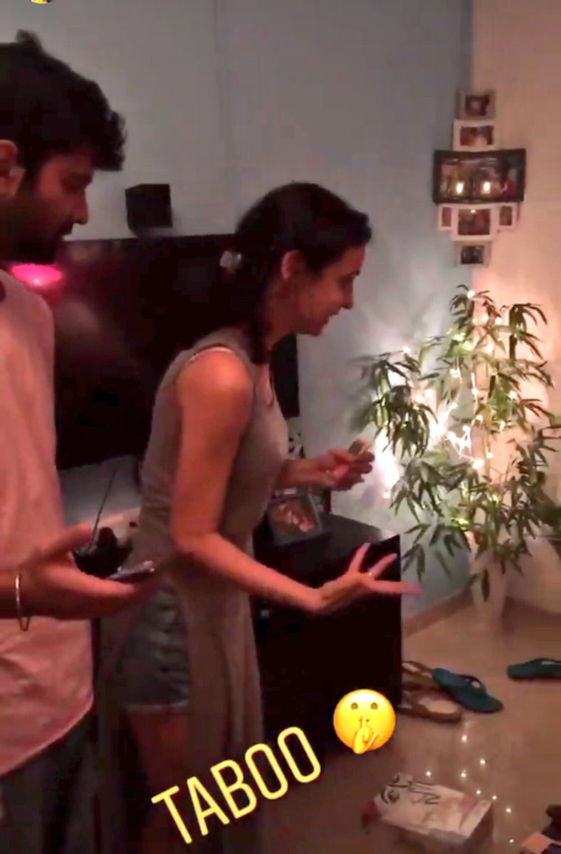 Arnavkhushi75's tweet photo. #sarun #SanayaBarun #sanayairani #barunsobti #IssPyaarKoKyaNaamDoob #ipkknd #7YearsofIPKKND @StarPlus @BarunSobtiSays charming awesome Jodi #SarunArhiIPKKNDHamesha 😍😍😍😍 https://t.co/hyZNbOyJog