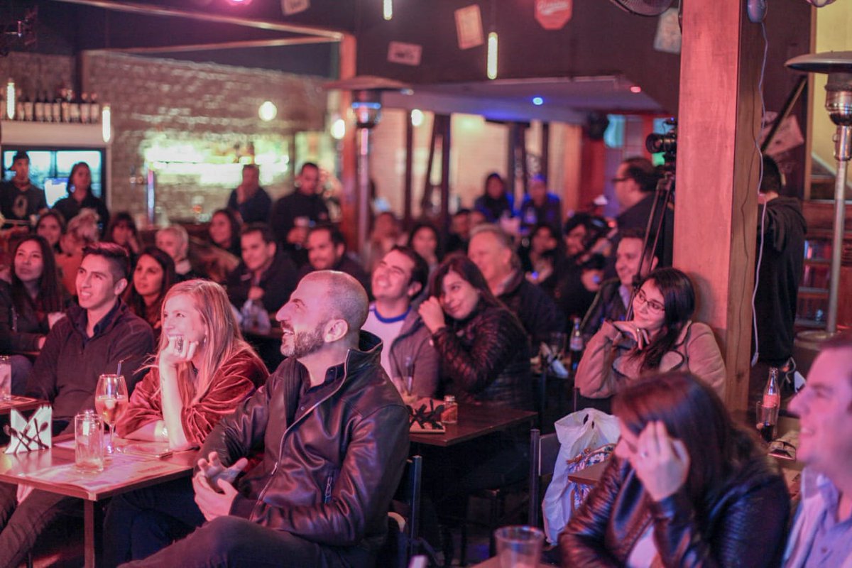 comedyrestobar's tweet photo. Tremendo @ProgramaNTN !!
Mauro Palma #standup #ViolentoParra #MisaPop
👐🃏👏👏👏💪😃 https://t.co/PWU1Tqyskd