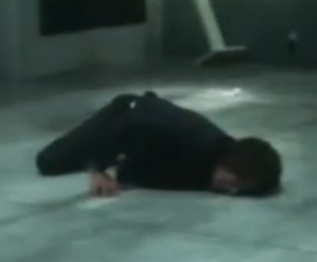 ロウェナ 22年目の告白 私が殺人犯です 序盤にドーンと盛り上げて中盤に過去の詳細など紐解いて 最後 に仕掛けを持ってくるこういう映画はかなり好きだし 興味を引く展開で面白かった 藤原竜也が最後に這いつくばるシーンは デスノート実写版ラストを