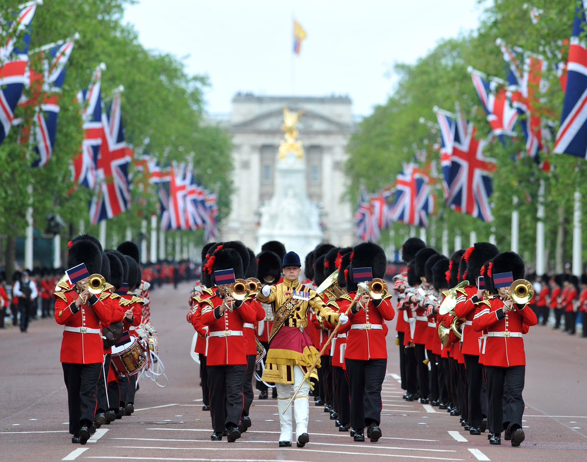 Today's the day! This morning the #ColdstreamGuards will proudly Troop their Colour on The Queen's Birthday Parade. We are looking forward to it! 💂🇬🇧💂 #TroopingTheColour #QBP2018 #NulliSecundus