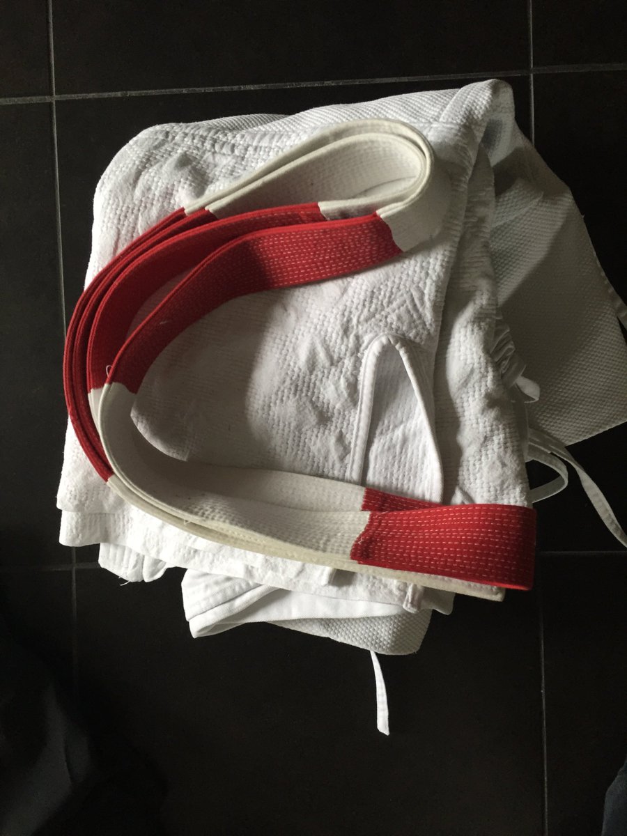 Ik heb hem wel, maar draag hem niet zo vaak. Vandaag hogere dan examens <a href="/judobond/">Judo Bond Nederland</a> <a href="/JudoGoes/">JudoGoes</a>