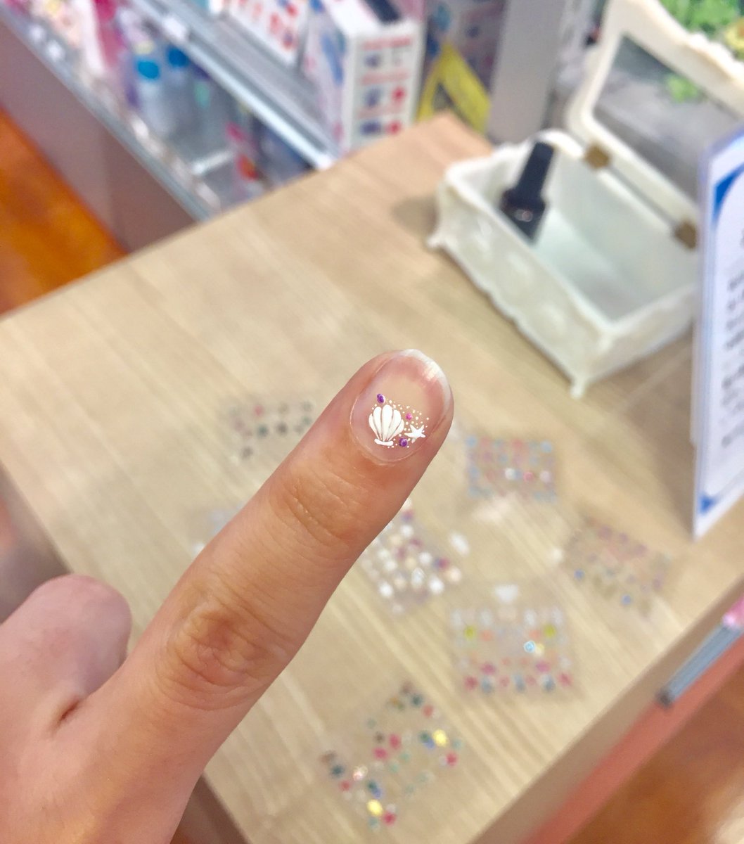 吉祥寺ロフト בטוויטר 同じく午後3時から午後5時まで 1階でネイルシール体験を行なってます 好きなシールを選んでいただければ 5秒で装着完了 すぐにかわいい爪になれますよ ネイル インスタ映え 実演 イベント 吉祥寺