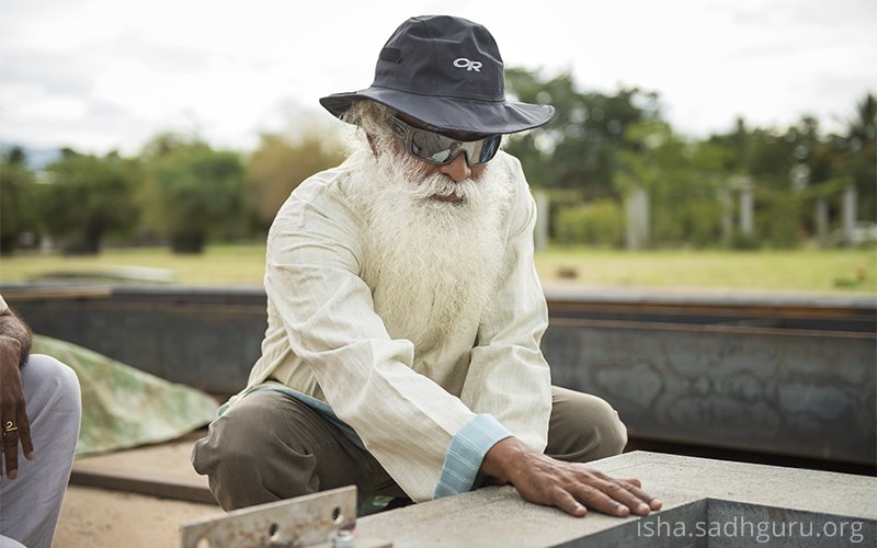 SadhguruJV's tweet photo. Every action you perform is a contribution to some aspect of this world. Being conscious of that should keep you inspired. #SadhguruQuotes https://t.co/pYtWeQg8xG