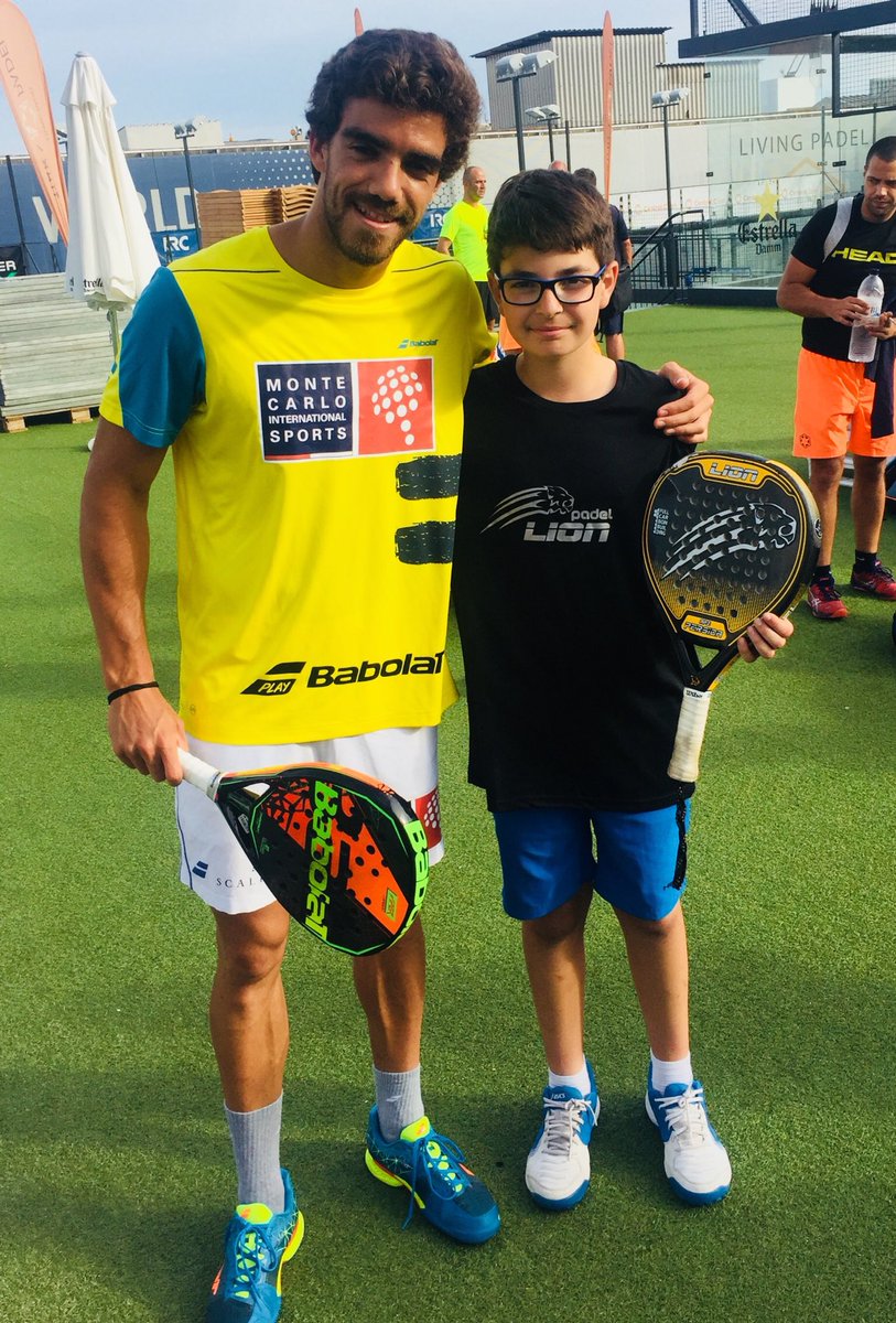 tonipa1973's tweet photo. Ayer conocimos a @Juanitolebron , buen tío, de Cádiz tenía que ser. lástima que no sabe sacarla X3. 😉
@starspadel @LionPadel https://t.co/zomXcHUG3I