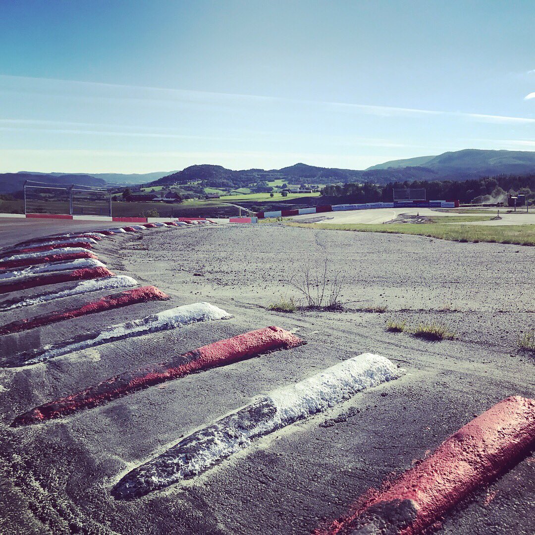 RX2_Series's tweet photo. Itβs hotting up in #Hell this morning βοΈβοΈβοΈ Ainβt no chance of this place freezing over today π₯ #RX2 #HotInHell #RoadToHell #Ready2Race ππ¨ππ¨ππ¨π https://t.co/2cJTdJrZPB