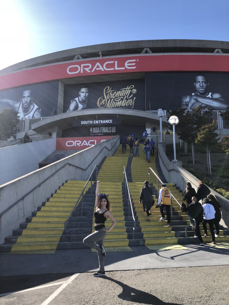 procheerkeiko's tweet image. #nbafinals #watchparty at #oraclearena 🔥🔥🔥 #nbafinals2018 #goldenstatewarriors #dubs #gsw #strengthinnumbers #warriorsground #dubweiser
