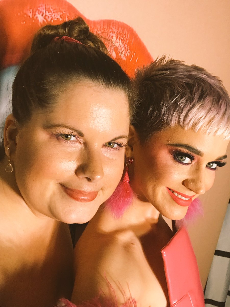 LineLihn's tweet image. Met the beautiful @katyperry at a meet n greet yesterday ❤️