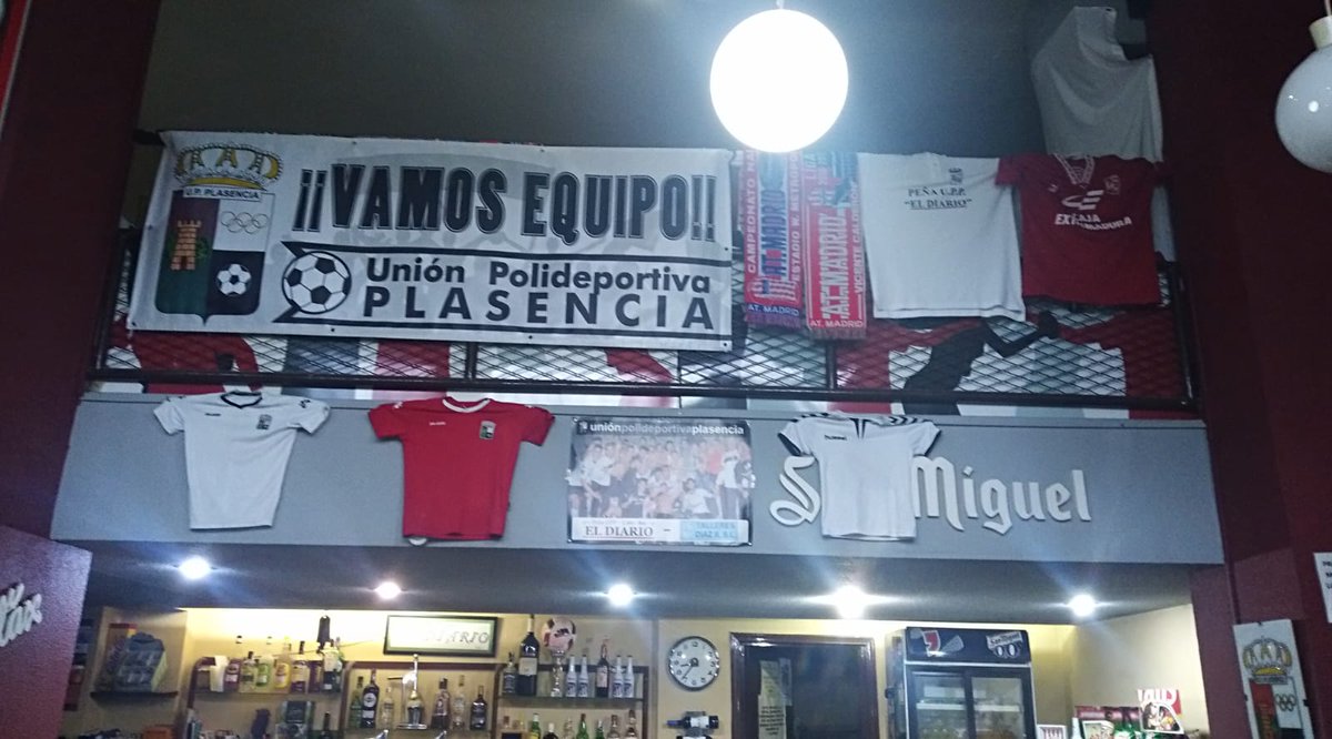 diario_pena's tweet photo. Ya vamos para Portugalete equipo,no estareis solos,nuestro aliento os guiará hacia los goles.
Y la sede también preparada para los que no podeis asistir.
@daviddurantez @Aleexji4 @UPPlasencia_ @publi4plasencia @Luismi_11Upp @Sorroche23Live @Sorroche23Live @ihenares @javicasero3 https://t.co/tVeJ6vvRBv