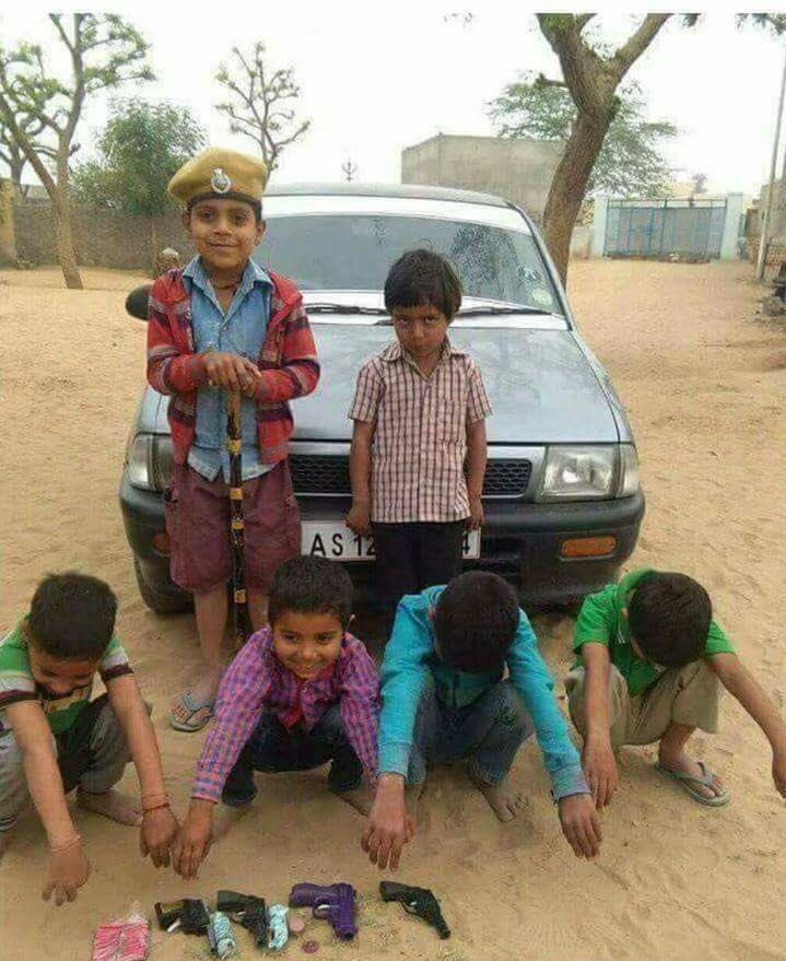 BBC_WorId's tweet image. मोदी को धमकी देने वाला गिरोह पकड़ा गया 🤣 #PMAssassinationPlot @RoflGandhi_