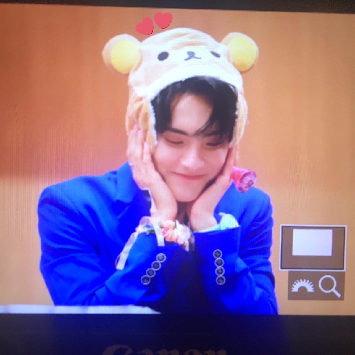 junheeults's tweet photo. my cinnamon apple pie sunshine ray of light precious bunny bear vanilla sprinkle sugar baby angel, the love of my life https://t.co/UQDpSsQdxi