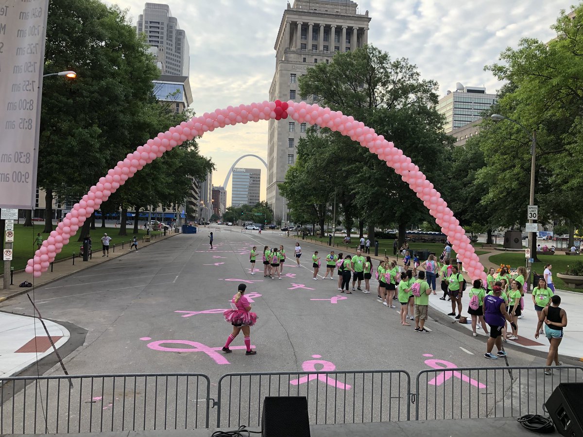 ThomasMillerSTL's tweet image. Getting ready! #KomenSTLRace   Come on down.