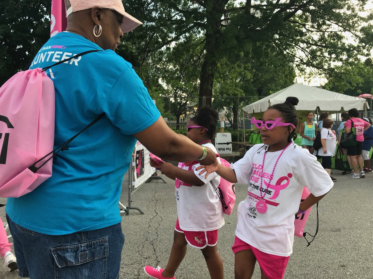 KomenMissouri's tweet image. Komen volunteer Deborah Snipes hands out scarves to Dakhala, age 6, and Daniya, age 9, before today’s race. “I don’t walk, so I thought I’d volunteer,” Snipes said. “Anything to help.” #KomenMissouri #KomenSTL20 #KomenSTLRace