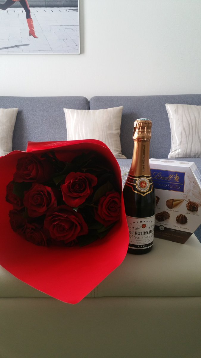 MinsongoRRH's tweet photo. This the first love box delivered to the guest ! :)

#dricareers #dritechsavvy #DiamondResorts #lovebox https://t.co/5d0VKxfkte