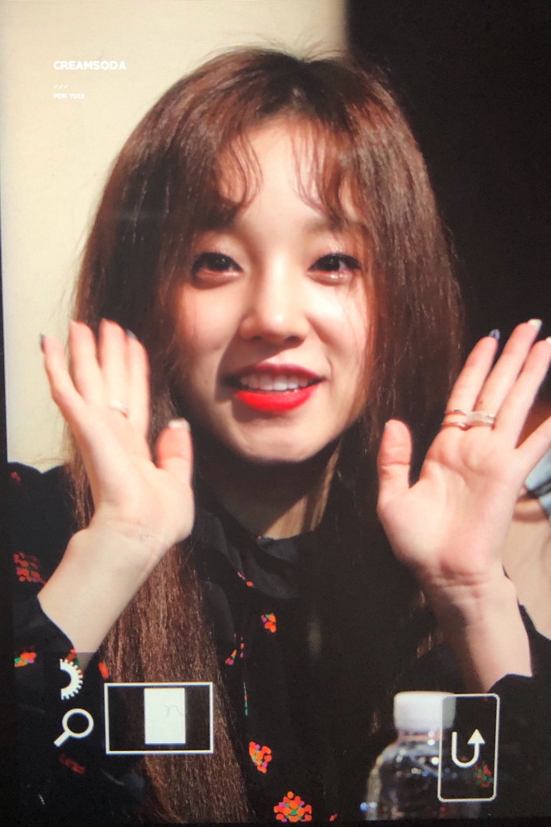 99CREAMSODA's tweet photo. 180609 
팬싸인회
#우기 #YUQI #宋雨琦 프리뷰

너무 귀여워😭 https://t.co/ErPvXuS8zk