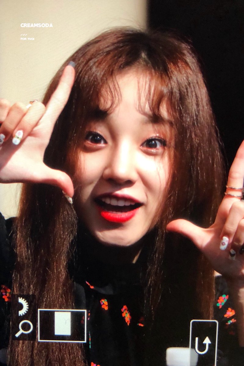 99CREAMSODA's tweet photo. 180609 
팬싸인회
#우기 #YUQI #宋雨琦 프리뷰

너무 귀여워😭 https://t.co/ErPvXuS8zk