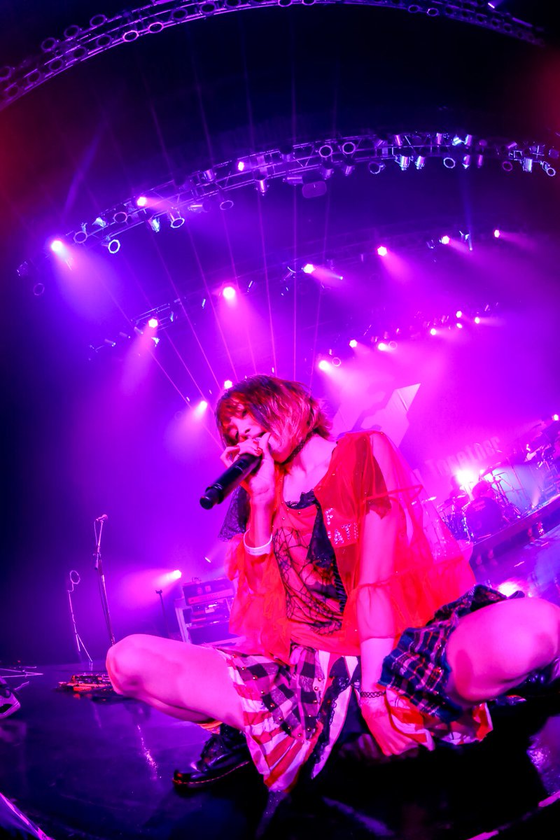 Lisa 先日liveでviola Vizkage が撮ってくれた写真がめちゃ攻めてる おかげでライブモード Asia Tour 18始まります よろしくね En Photo By Viola Kam V Z Twinkle Photography Live Is Smile Always Asia Tour 18 En 6月14日 6月