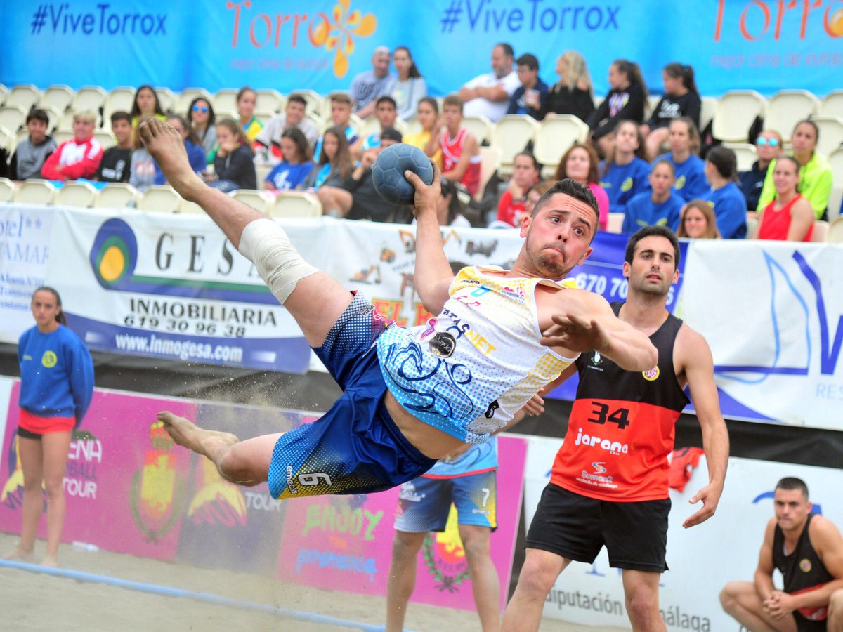Arena Handball Tour (@arenahandballt) on Twitter photo 🏆 #CopaESPBMPlaya | Hoy, en Torrox, manual de cómo volar sin motor ✈️✈️
👨🏻🏫 Imparte Antonio Ledesma, del <a href="/bmplayalgeciras/">BMP Algeciras</a> 🔥🌪 🏆 #CopaESPBMPlaya | Hoy, en Torrox, manual de cómo volar sin motor ✈️✈️
👨🏻🏫 Imparte Antonio Ledesma, del <a href="/bmplayalgeciras/">BMP Algeciras</a> 🔥🌪