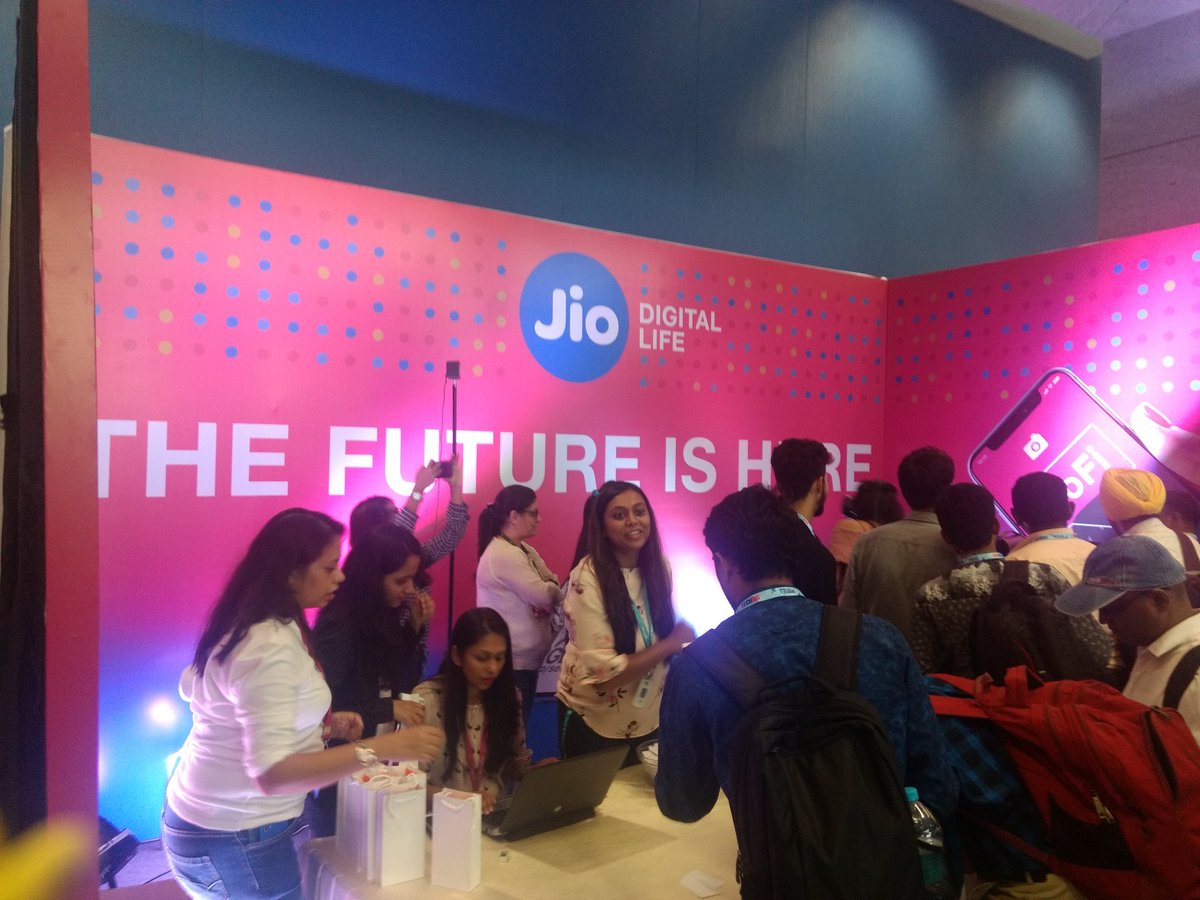 shrukir's tweet photo. Free goodies given to all 600+ #Codeglatiator coding challenge participants by the #Jio team
#Dhandhanadhan

#TechGigCodeGladiators2018 
#JioTechGig https://t.co/nL4ElqshMW