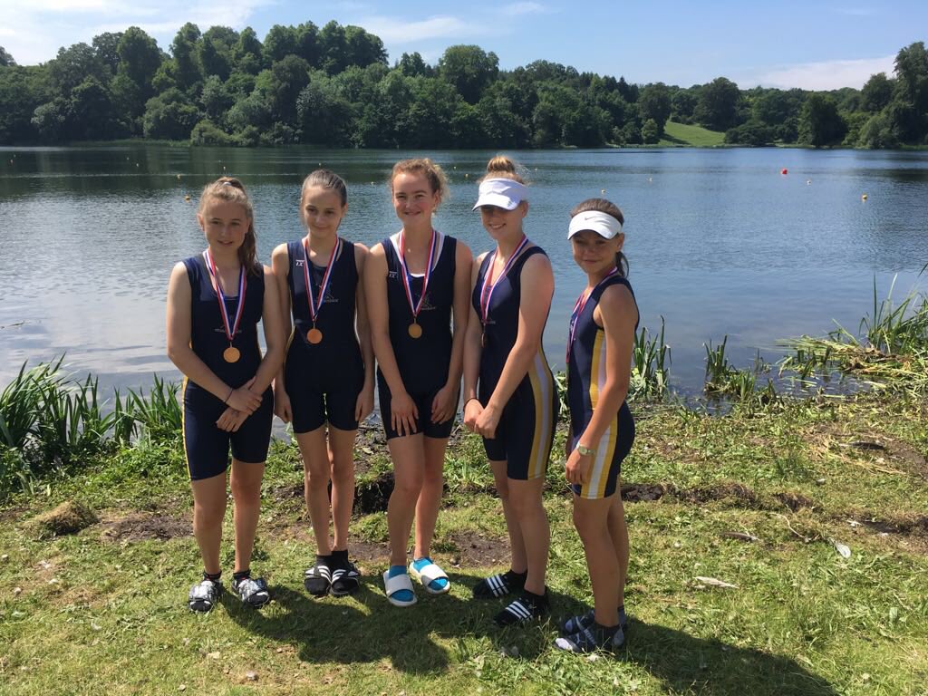 EtonExcelsiorRC's tweet photo. Bronze in the WJ13 4X+ in the A final @blenheimregatta #moremoremedals ;-) https://t.co/hEDYtuhV6E