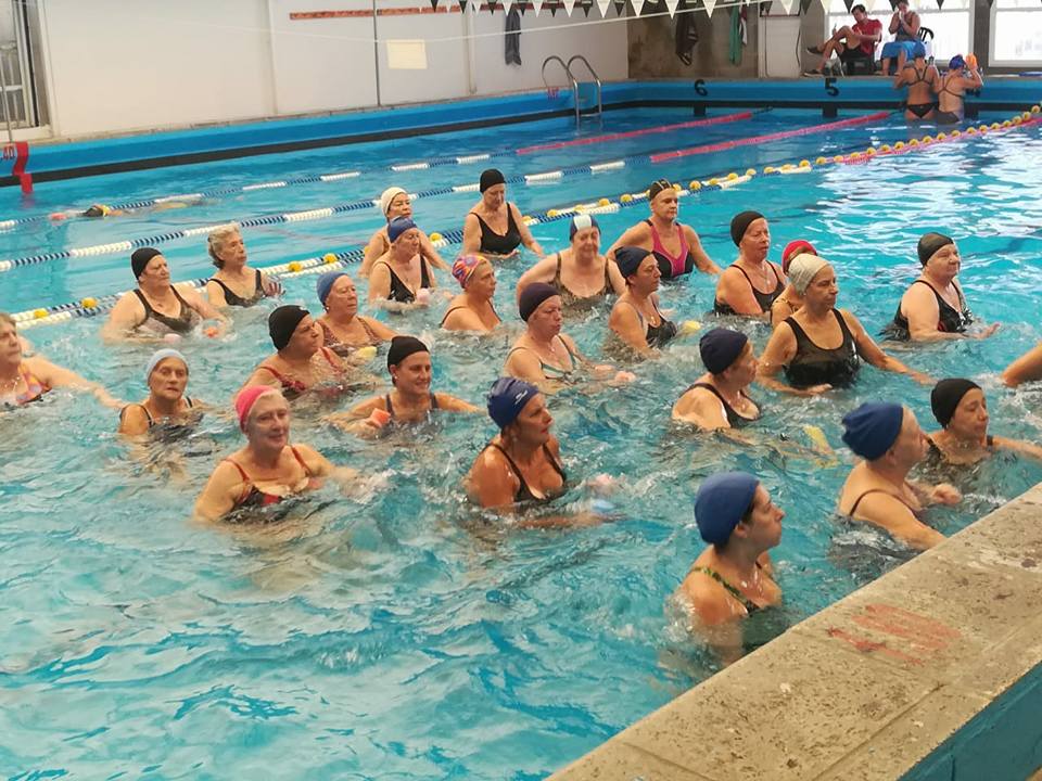 AmigosdelaguaAr's tweet photo. Qué esperás para empezar! 
Natatorio Climatizado. Actividades para todas las edades. #acuagym #avlnatacion https://t.co/zODqU04lsy